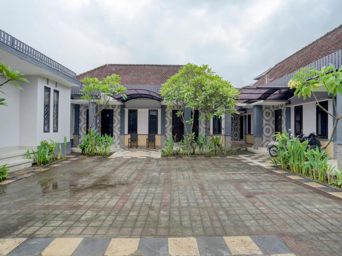Oyo 90131 Liberty Guest House Sempidi Экстерьер фото